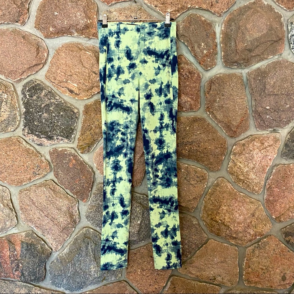Beautiful new tie dye leggings made in France.